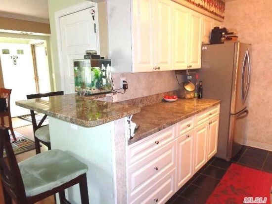 New cabinets - 109 Pointe Cir S