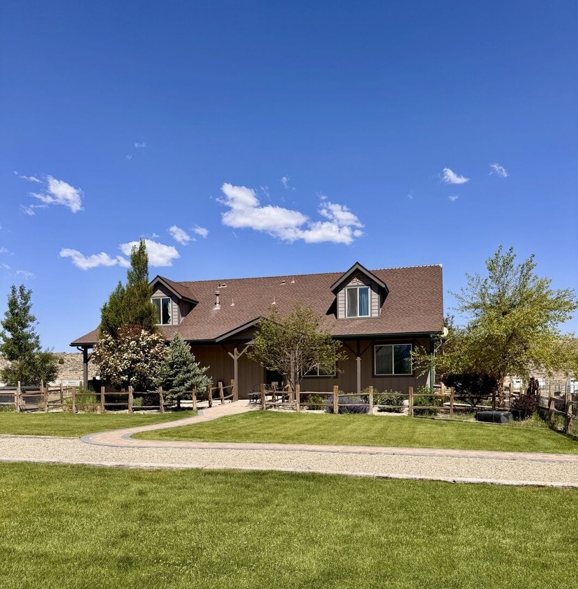 Primary Photo - Home For Rent on 5 acres in Minden