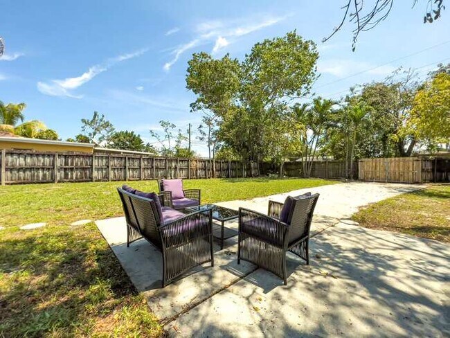 Building Photo - Sunny-Side Up - Cozy and Central Home with...