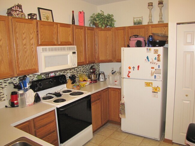 Foto del edificio - 2 Bed/1.5 Bath Townhome in Shakopee Availa...