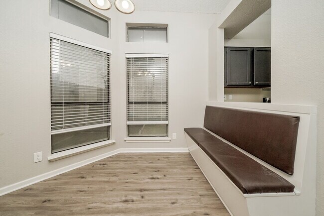 Building Photo - 1307 Jasmine Dr