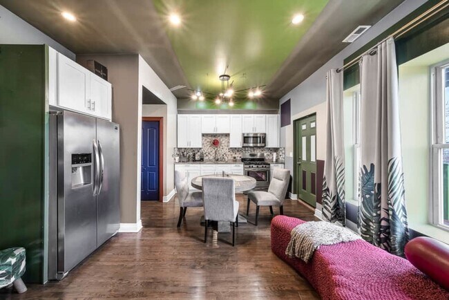 Foto del edificio - 4751 S Prairie Ave