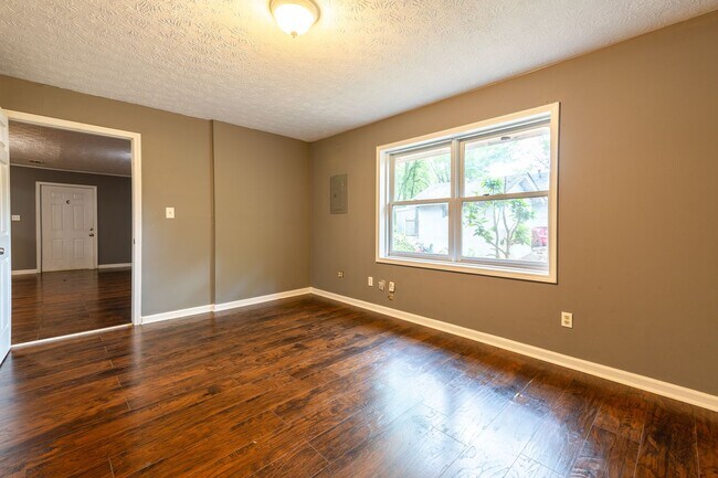 Building Photo - 2502 Rosebud Rd