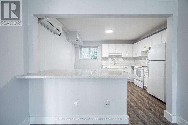 Photo du bâtiment - 2161-2161 Ghent Ave