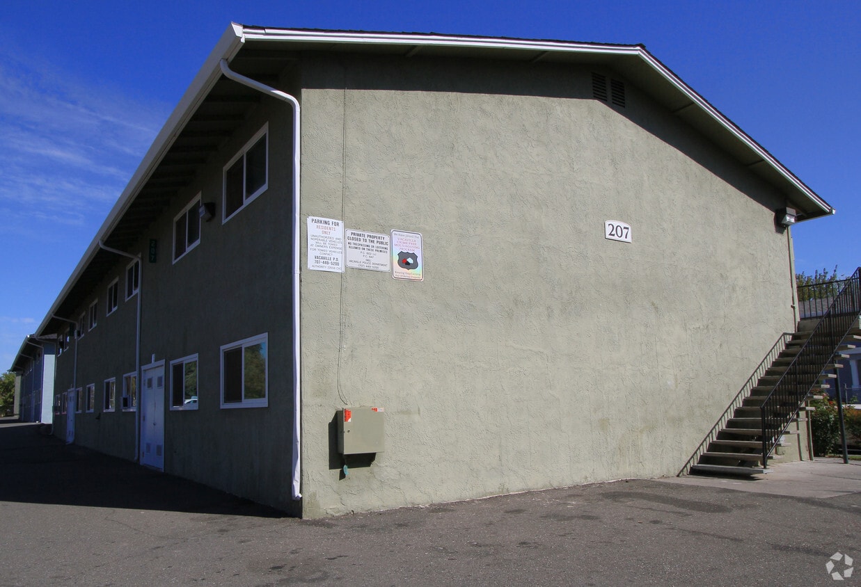 Building Photo - 207 Bennett Hill Ct