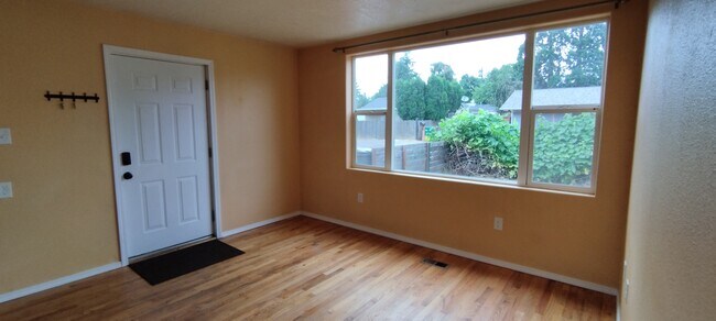 Living room - 10316 SE Liebe St
