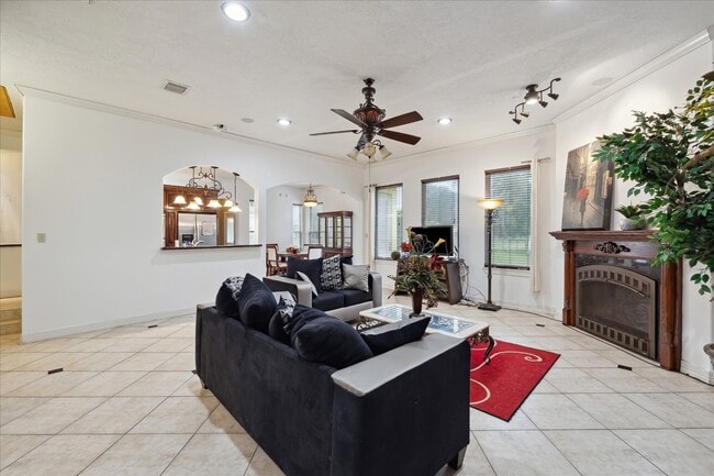 Building Photo - 803 Hennessey Dr