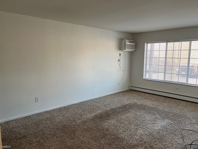 Building Photo - 1 br, 1 bath Condo - 21464 Beaconsfield St...