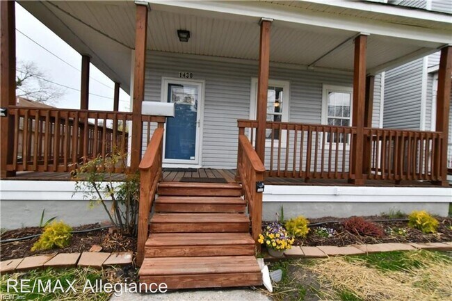Building Photo - 4 br, 2.5 bath House - 1430 W. 38TH STREET
