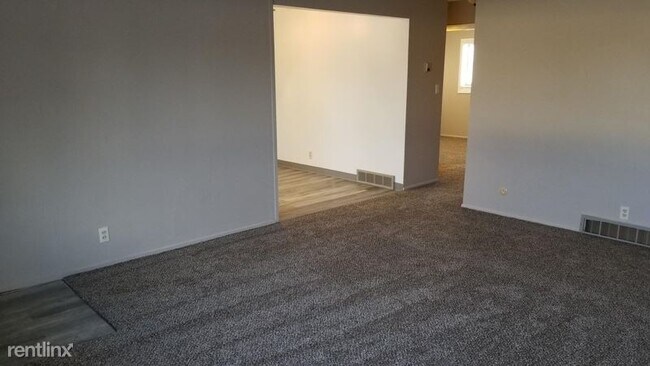 Building Photo - 4914 9th Ave S