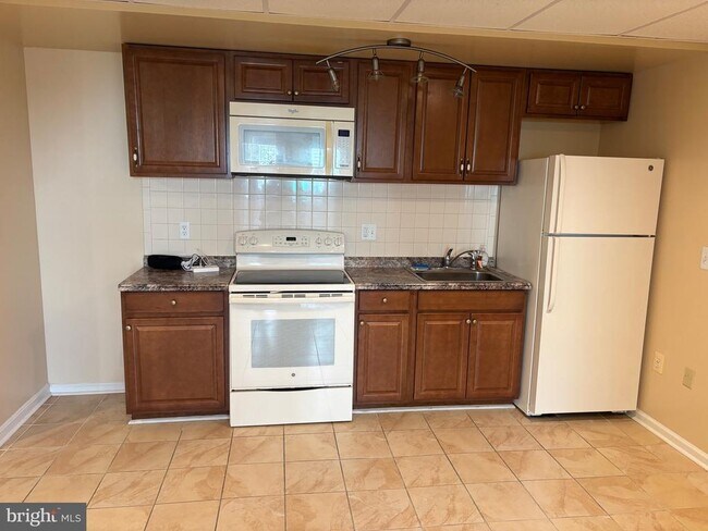 Foto del edificio - 7208 PURPLE Ave