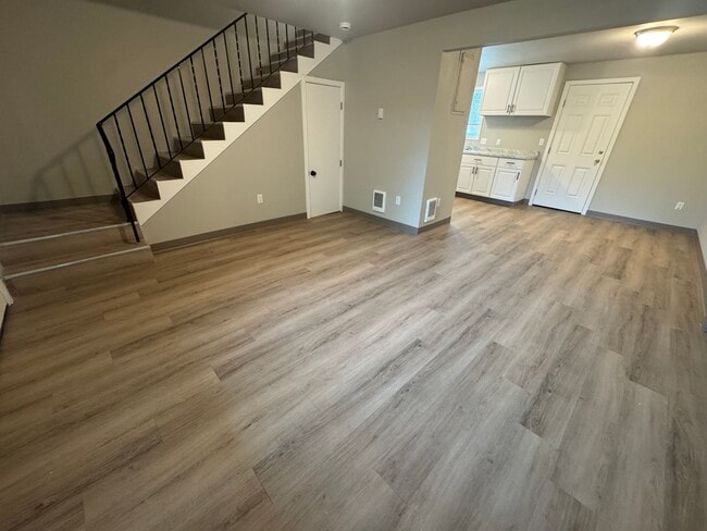 Building Photo - (248) 2 Bedroom Town Home w/ Private Yard ...