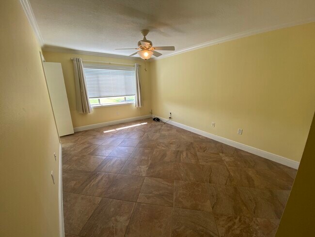 Foto del edificio - 1608 Stickney Point Rd