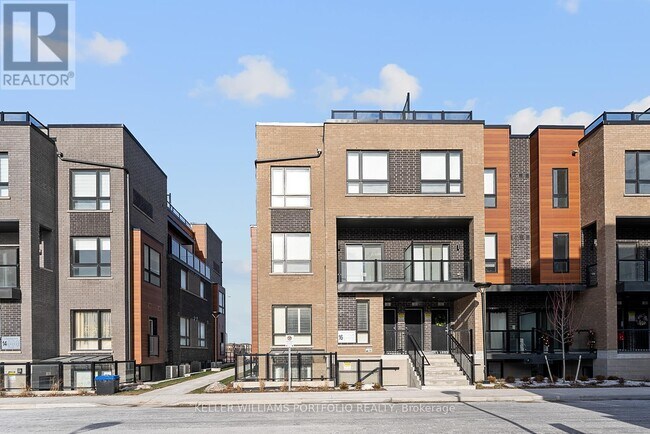 Photo du bâtiment - 16 Lytham Grn Cir