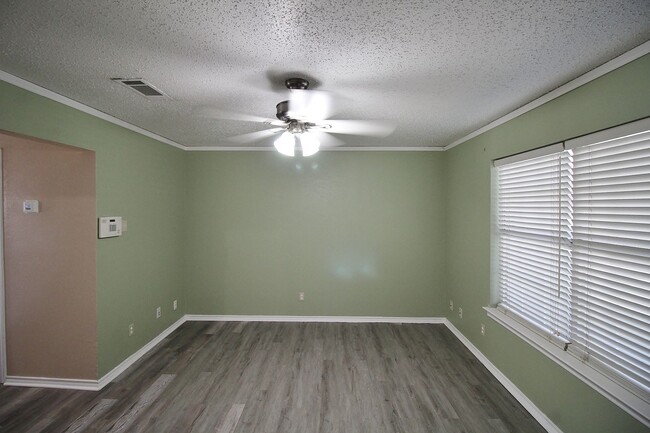 Building Photo - NEW AND UPDATED LISTING! Updated 2-Story 2...