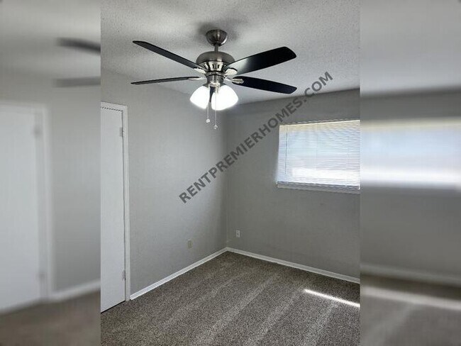 Foto del edificio - 924 NW 104th St