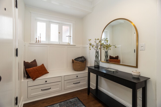 Foto del edificio - 901 W Ainslie St