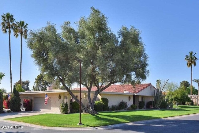 Building Photo - 7814 E San Carlos Rd
