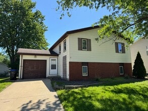 Building Photo - 5 Starlight Ct