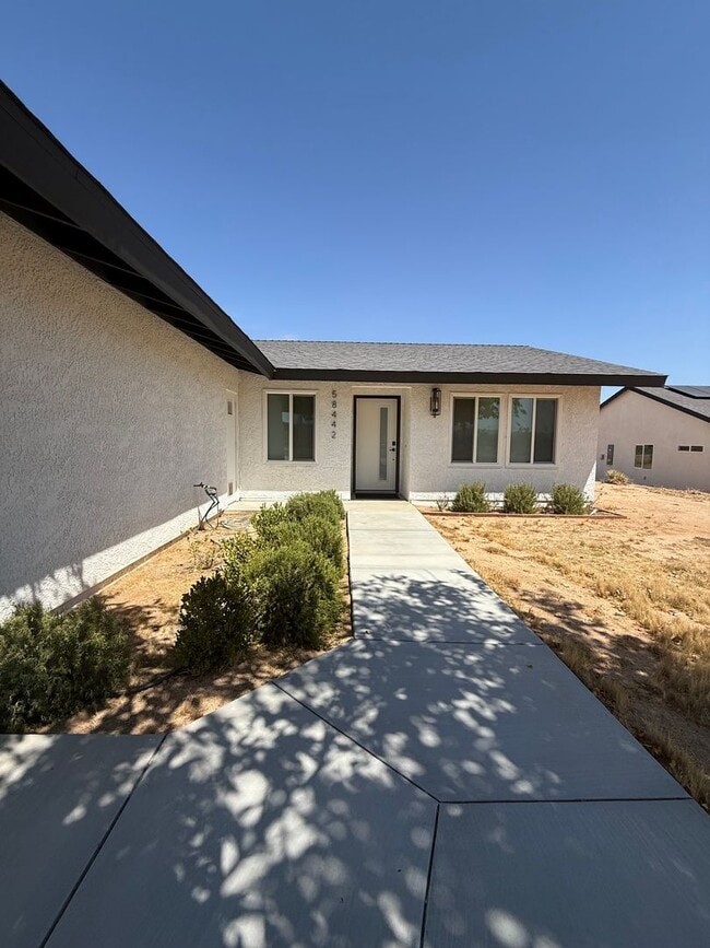 Building Photo - **$200 MOVE IN SPECIAL!