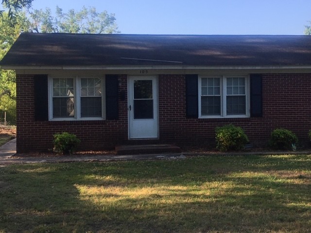 Building Photo - Duplex minutes from downtown Simpsonville