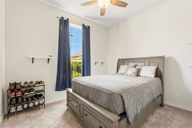 Foto del edificio - 15647 Roscobie Park Dr