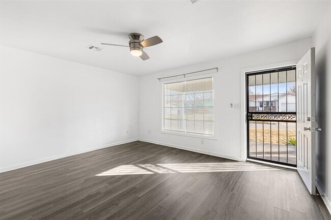 Foto del edificio - 913 NE 28th St