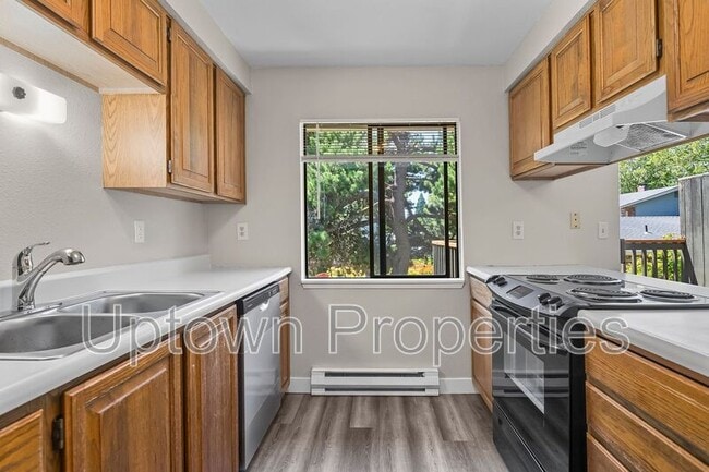 Building Photo - 5660 SW 180th Ave