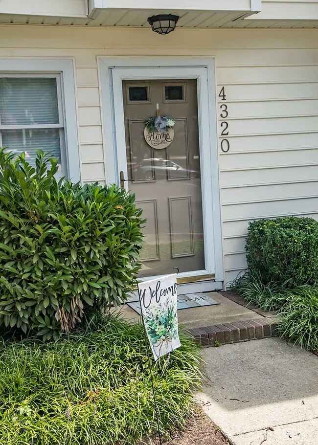 Building Photo - Room in Townhome on Bona Ct