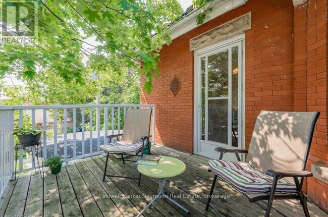 Building Photo - 376 Woolwich St