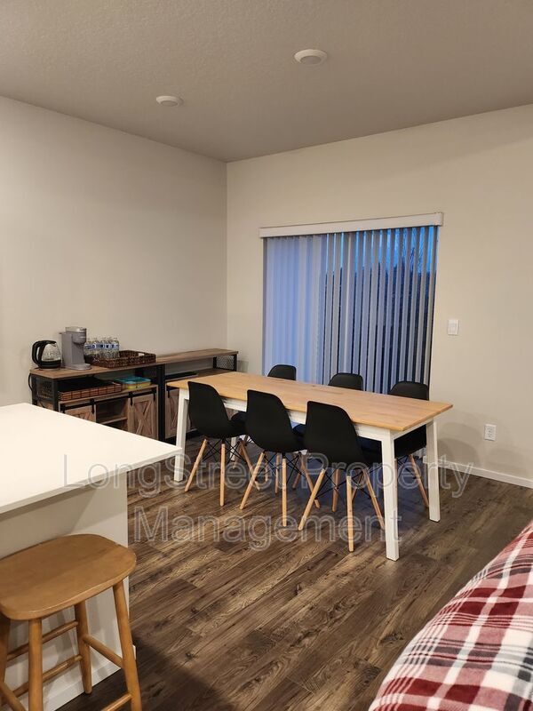 Foto del edificio - 412 Lost Lake St NE