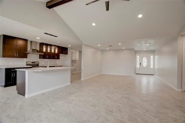 Foto del edificio - 327 Gentilly Dr
