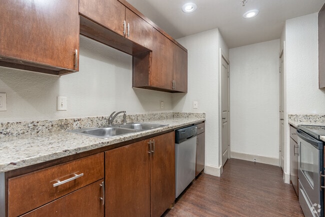 1BR, 1BA - 714SF - Kitchen - Hickory Street Lofts