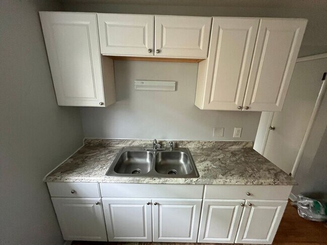 Foto del edificio - 2739 Lafeuille Ave