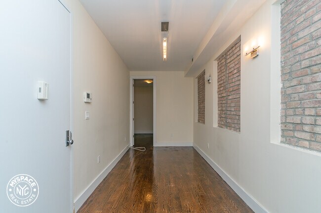 Building Photo - 435 Bleecker St