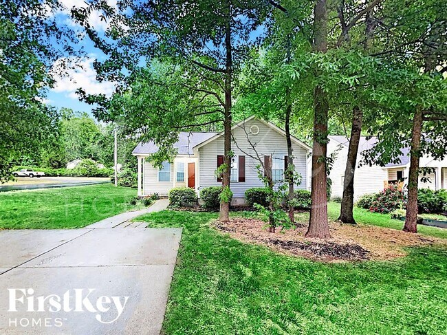 Building Photo - 2332 Juniper Dr