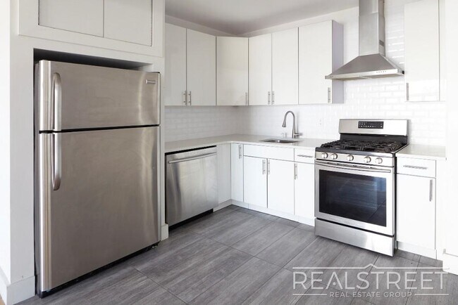 Foto del edificio - LUXURY LOFT in Queens!