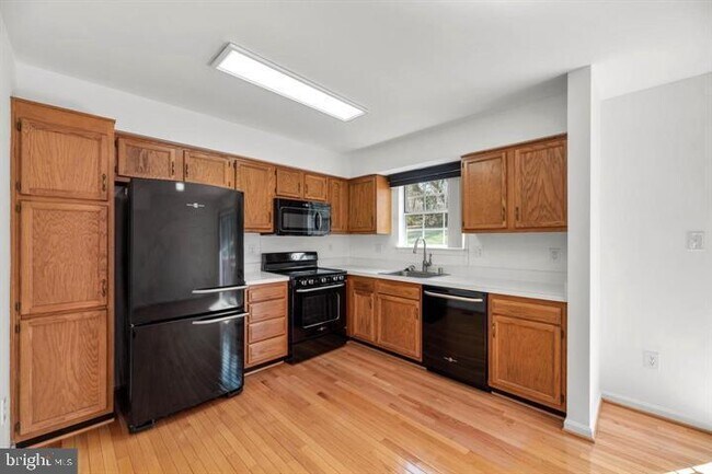 Building Photo - 8624 Quaker Brothers Dr