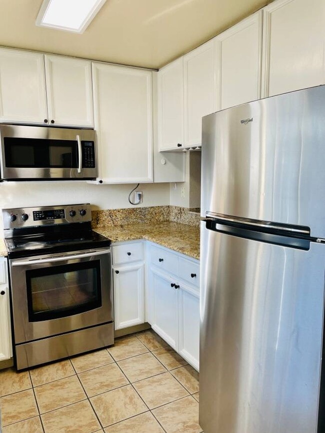 Stainless steel appliances - 6119 Thornton Ave
