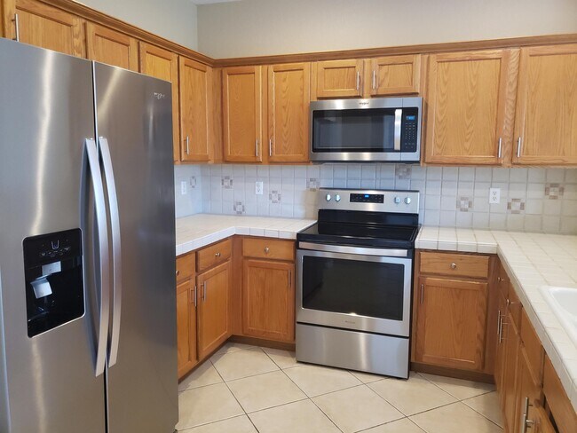 Building Photo - 3027 N Evergreen Cir