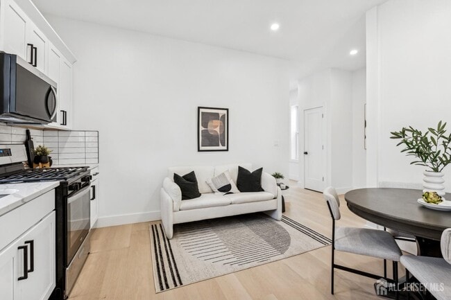 Foto del edificio - 318 Seaman St