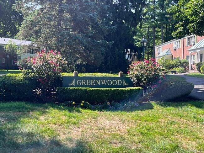 Foto del edificio - 600 Bedford Rd