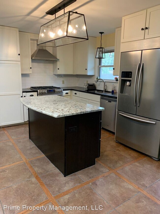 Building Photo - 2 br, 1.5 bath House - 2700 Axtell
