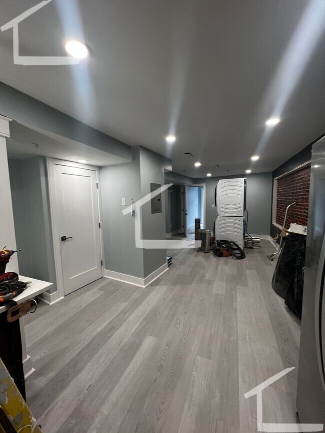 Foto del edificio - Charming 3 Bedroom-No Broker Fee