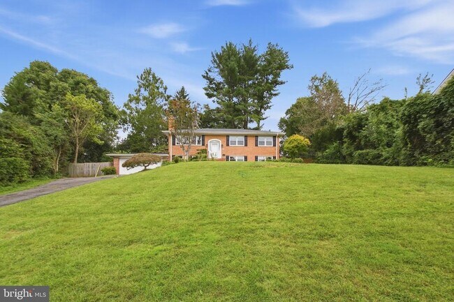 Building Photo - 1036 Carper St