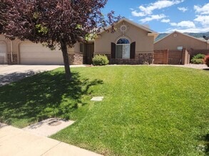 Building Photo - 1485 Northern View Dr