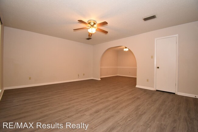 Building Photo - 3 br, 2 bath Apartment - 2306 Lily Drive