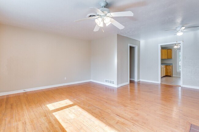 Foto del edificio - Ready for New Tenants- 2 bedroom 1 bath with an Additional Flex Room  Minutes from TCU- 76109