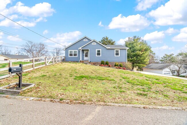 Foto del edificio - 5712 Walden Woods Ct NW