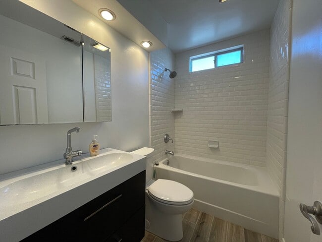 Foto del edificio - Cozy 2 Bedroom, 1 Bath Townhome in the Heart of North Park!